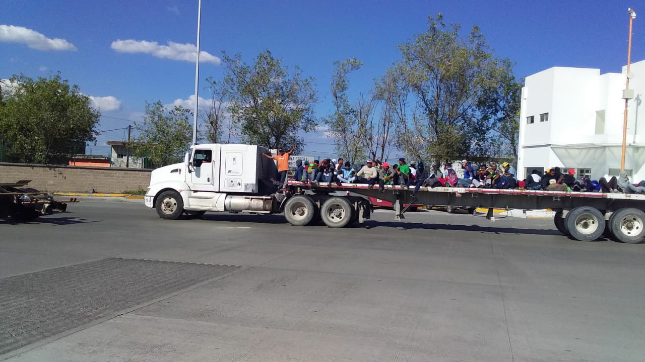 Algunos llegaron a bordo de camiones