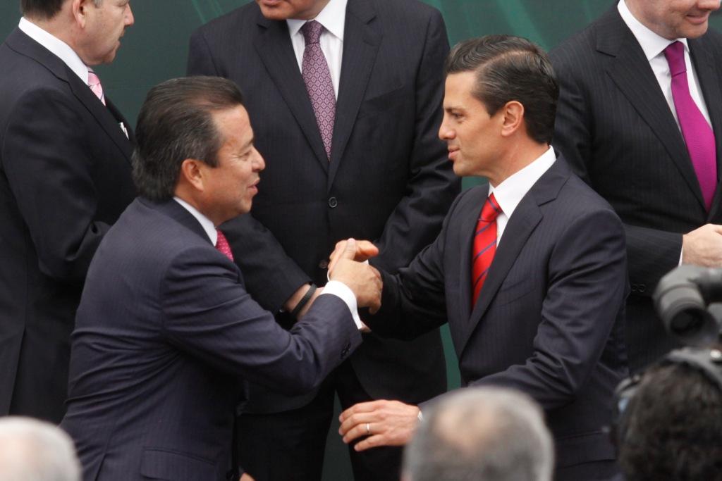 César Camacho y Enrique Peña Nieto. (Cuartoscuro / Archivo)