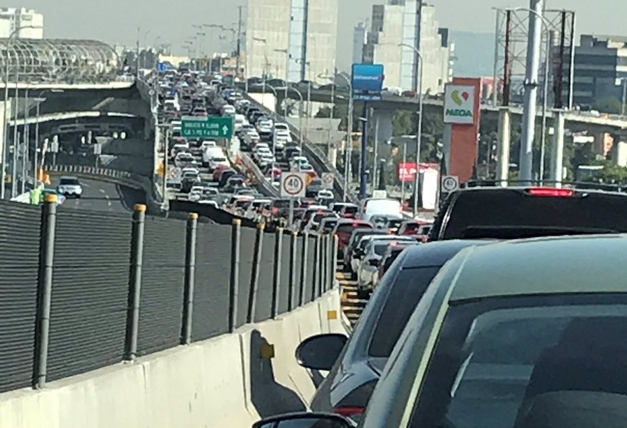 Conductores reportaron que hay tránsito lento en el segundo piso de Periférico Norte. (@rmxrumik )