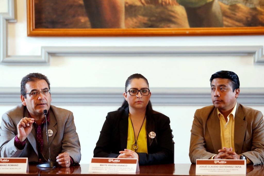 Mayte Rivera; presidenta del DIF municipal, Benigno Romano; director del DIF municipal y José Claudio Gutiérrez, coordinador del comité, instalaron el