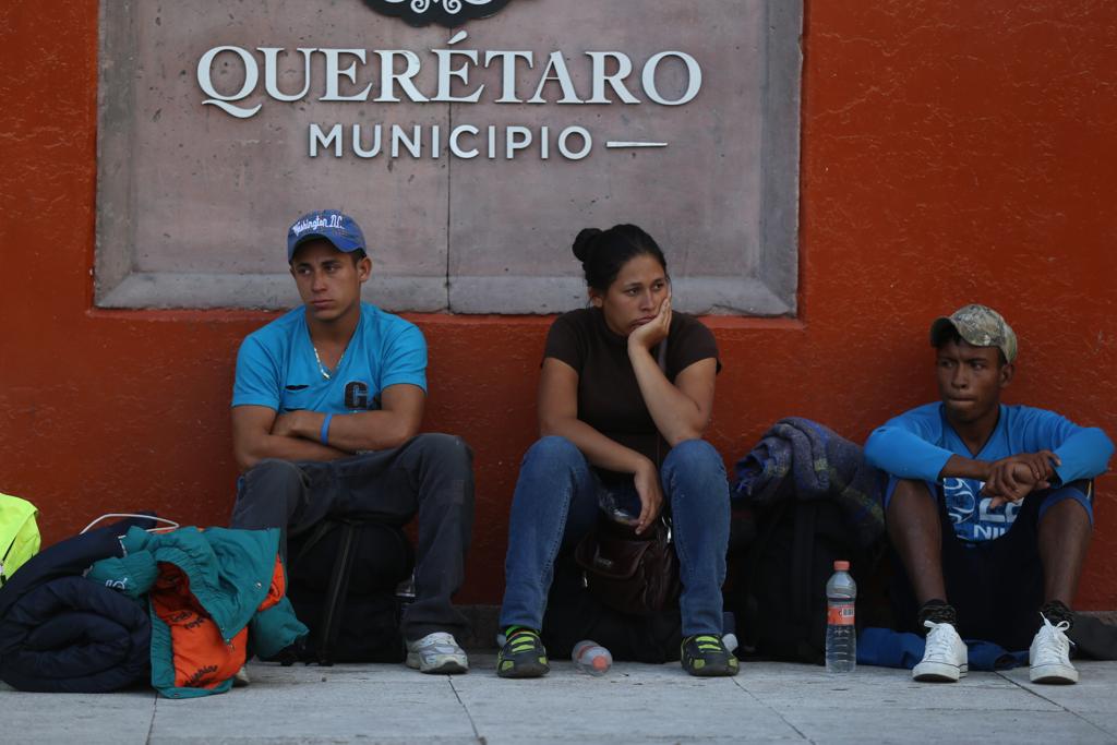 Algunos migrantes se quedarán en la capital del estado, a pesar de que no hay albergues ahí. (Jorge Carballo)