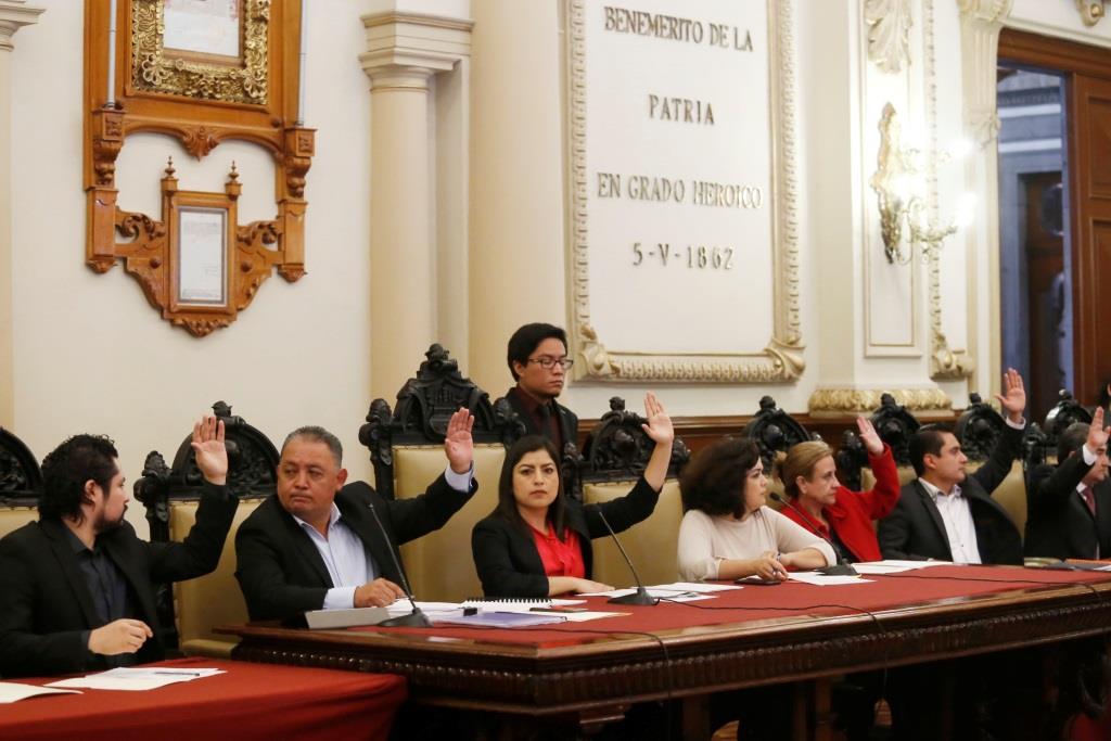 La presidenta municipal Claudia Rivera encabezó la sesión extraordinaria del cabildo municipal. (Agencia Enfoque)