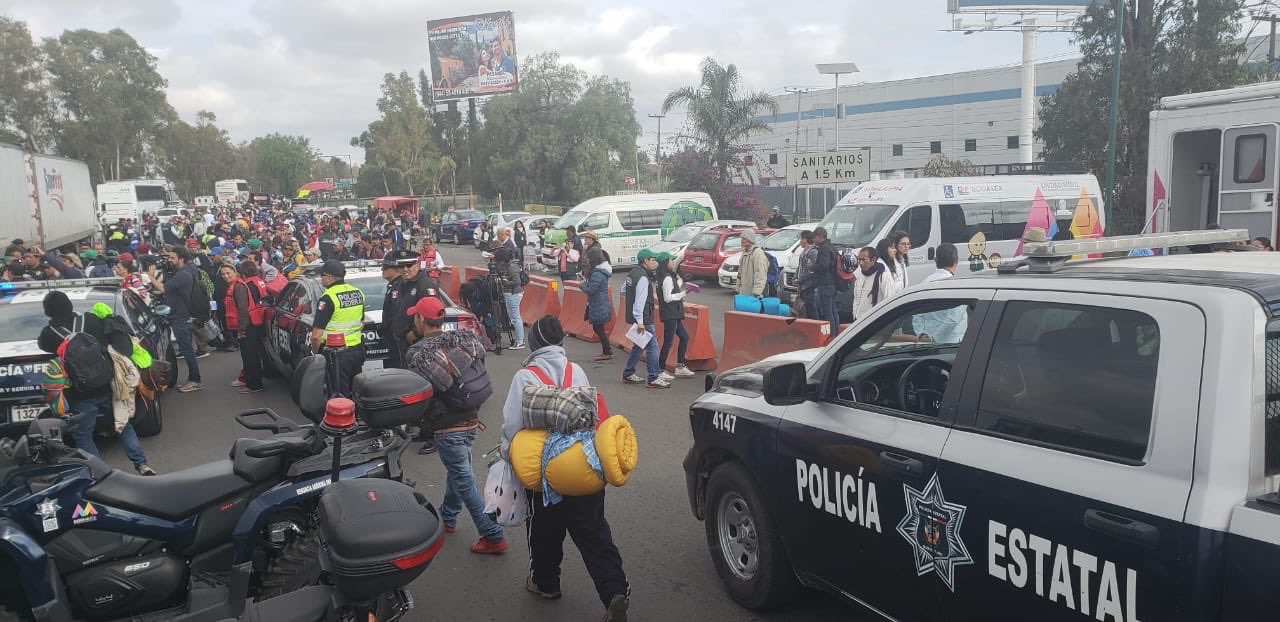 Los migrantes avanzan hacia la ciudad de Querétaro.