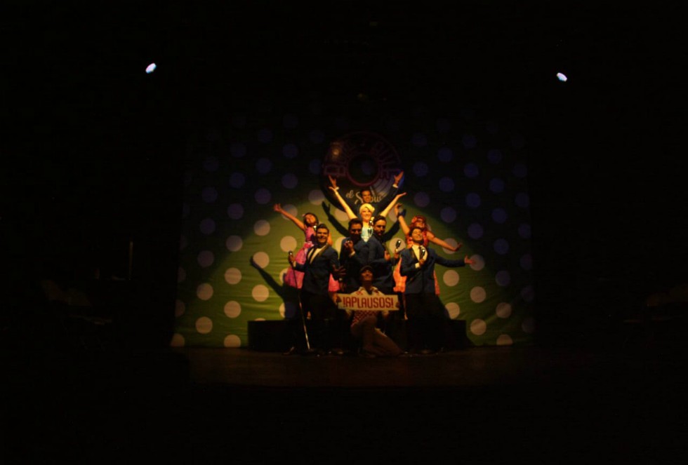 En la representación participan dos grupos de cantantes, Las bombonettes y Los pillos del rock. (Cortesía)