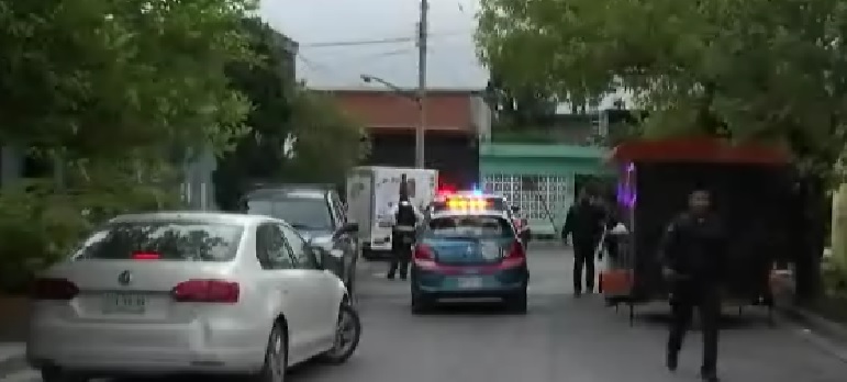 Tras huir de las autoridades en un vehículo, el hombre se impactó contra una patrulla policiaca. (Foto: Especial)