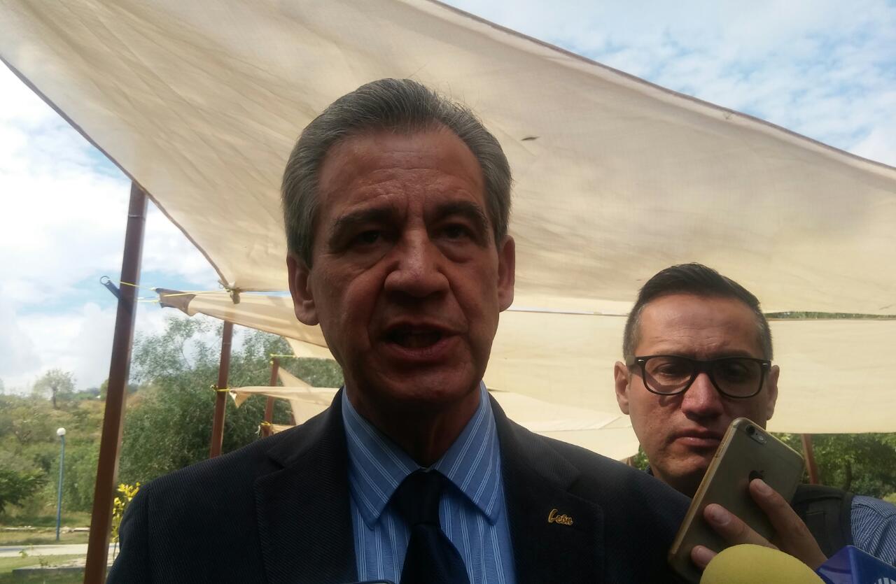 Héctor López Santillana (Jessica de la Cruz)