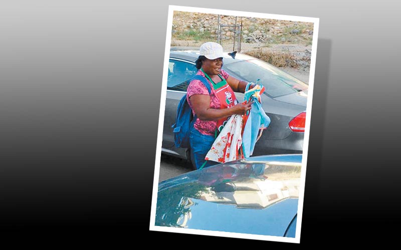 Monnie Vixamia vende mandiles en la frontera. (Foto: Said Betanzos)