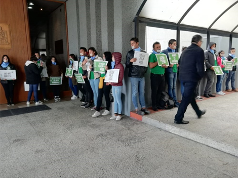 La organización civil Verde es Vida realizó una manifestación pacífica en las instalaciones del Congreso del Estado. (Foto: Ricardo Alanís)