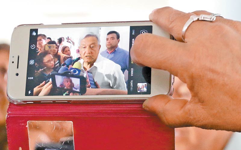 El Presidente electo fue entrevistado en el aeropuerto de Mérida. (Foto: Nelly Salas)