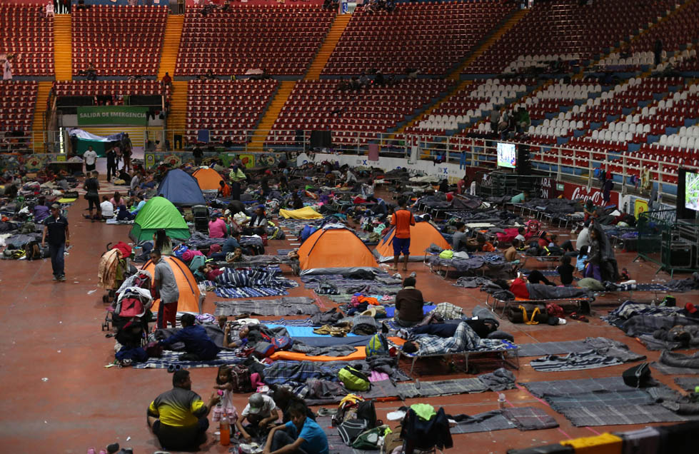 Así viven los integrantes de la caravana migrante en el auditorio Benito Juárez en Zapopan, Jalisco (Fernando Carranza)