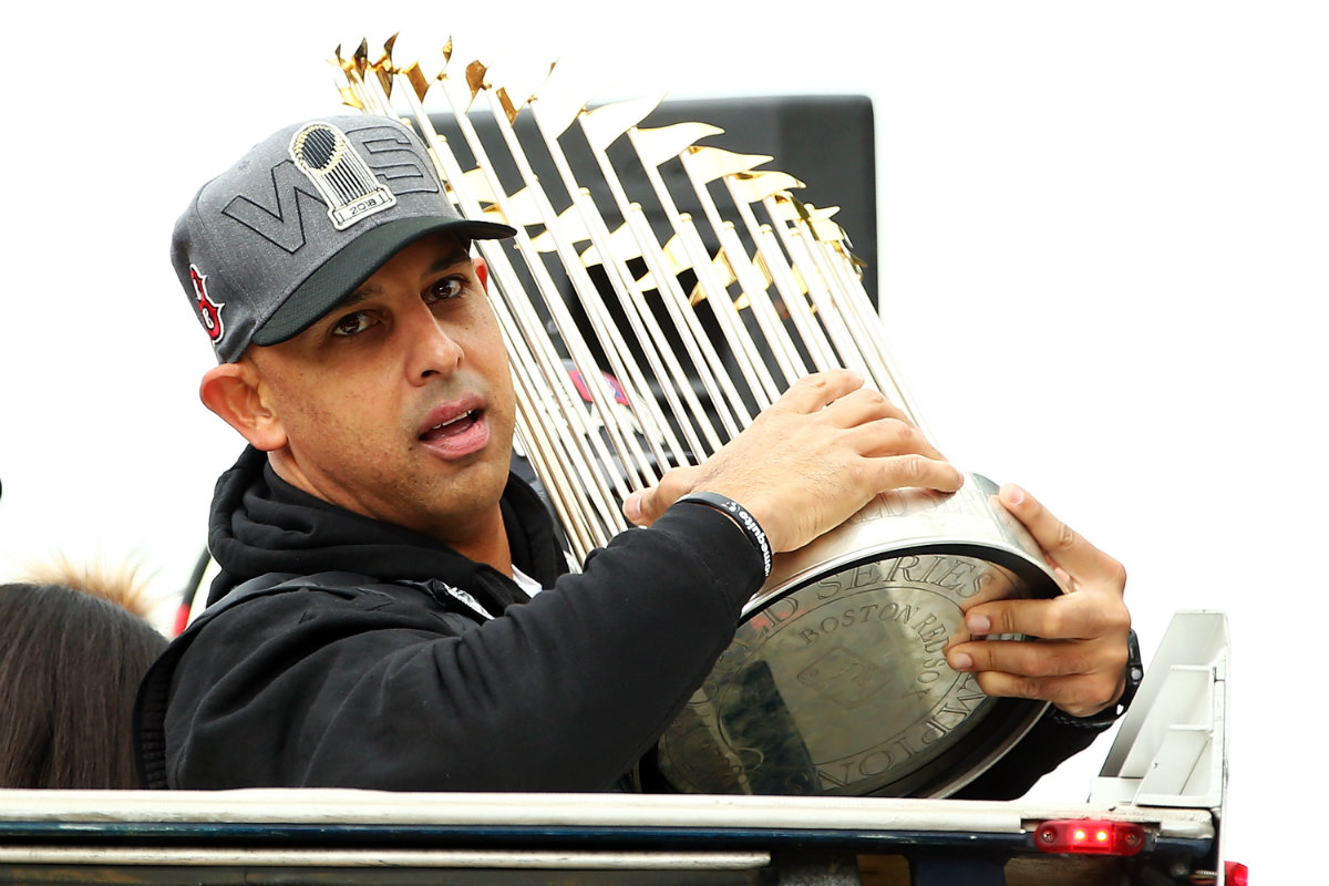Alex Cora, manager de los Red Sox, amplió su contrato (AFP)