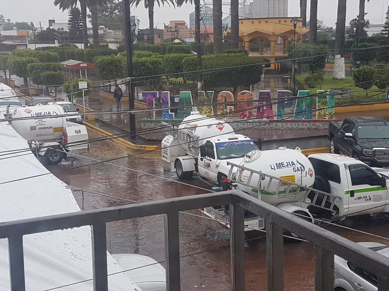 Gaseros de Tlaxcoapan protestaron esta mañana contra la operación de la empresa Seygas. (Francisco Villeda)