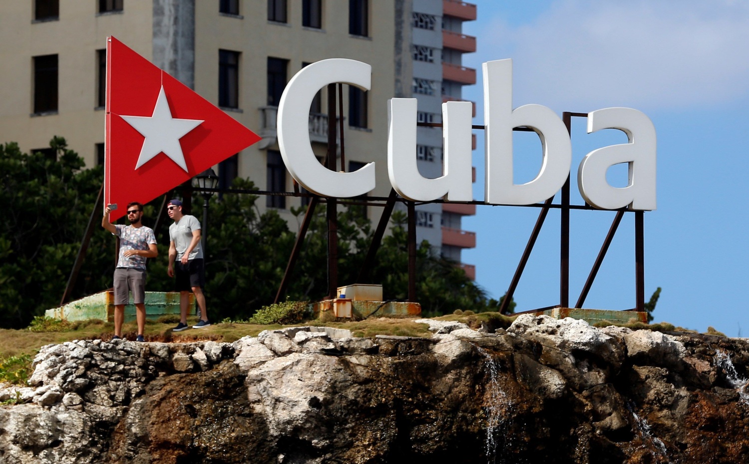 La Habana prepara sus colores para la llegada de su próximo aniversario. (EFE)