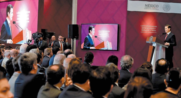 El Presidente estuvo en las oficinas renovadas de la Secretaría de Economía. (Foto: Especial)