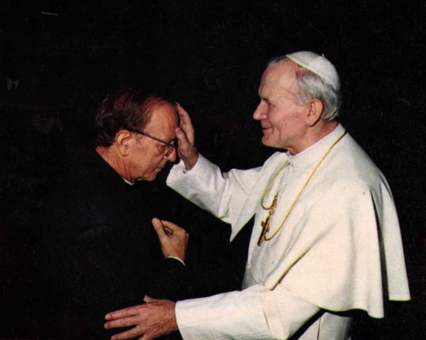 El sacerdote Macial Maciel y el papa Juan Pablo II. (Cuartoscuro)
