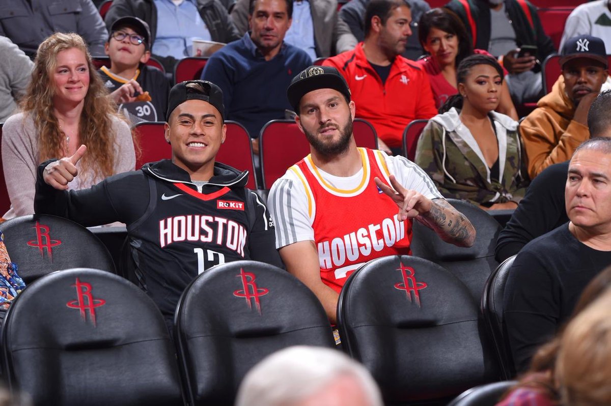 André Pierre Gignac y Eduardo Vargas en el juego de los Rockets (Twitter: @10APG)