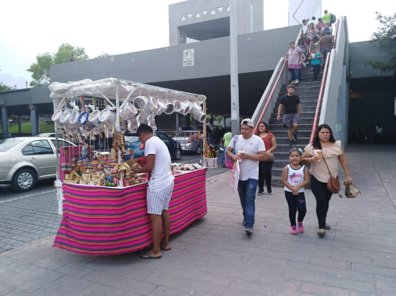 Bernardo González expresó que habrá cero tolerancia para los comerciantes irregulares. (Especial)