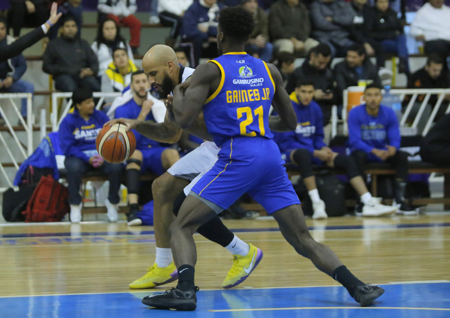 Laguneros perdió en la mesa y ganó en la duela el primer encuentro ante San Luis el martes pasado. (Manuel Guadarrama)