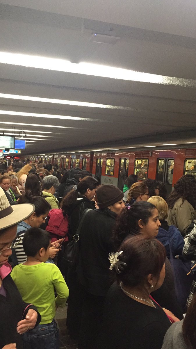 Usuarios reportan retrasos en varias estaciones de la Línea 2 del Metro. (Twitter: @MarybelCL)