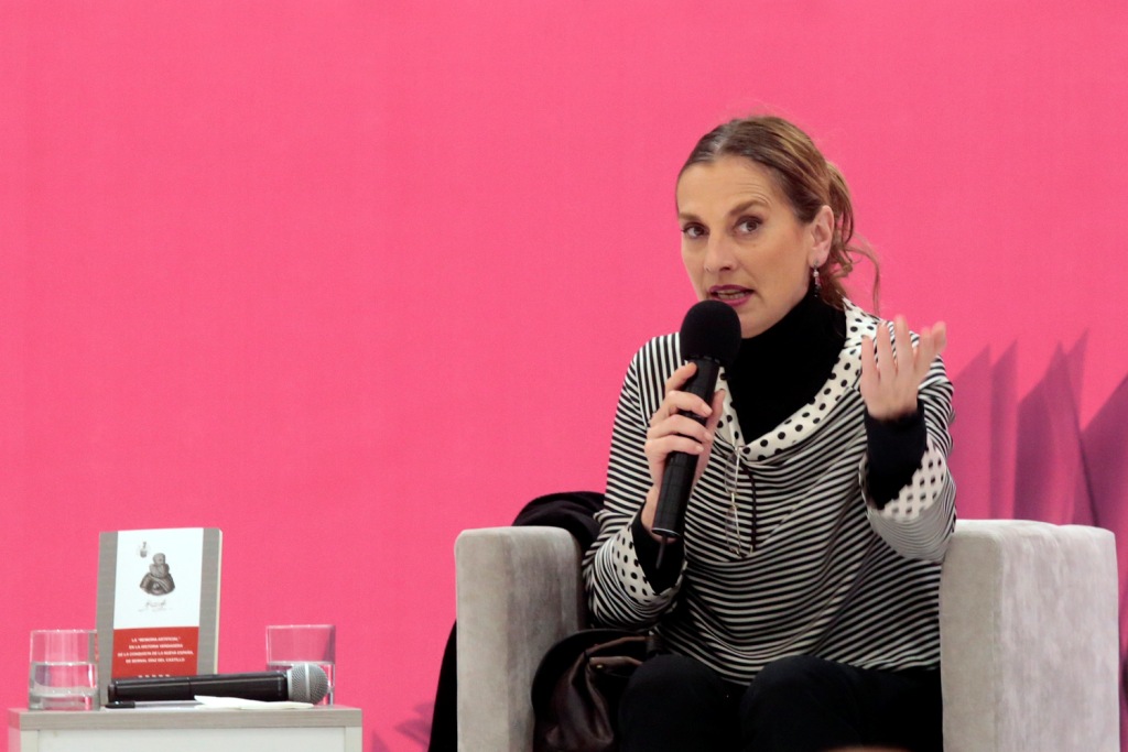 Beatriz Gutiérrez Muller presentó el libro "La memoria artificial en la Historia de la Conquista de la Nueva España" (Agencia Enfoque)