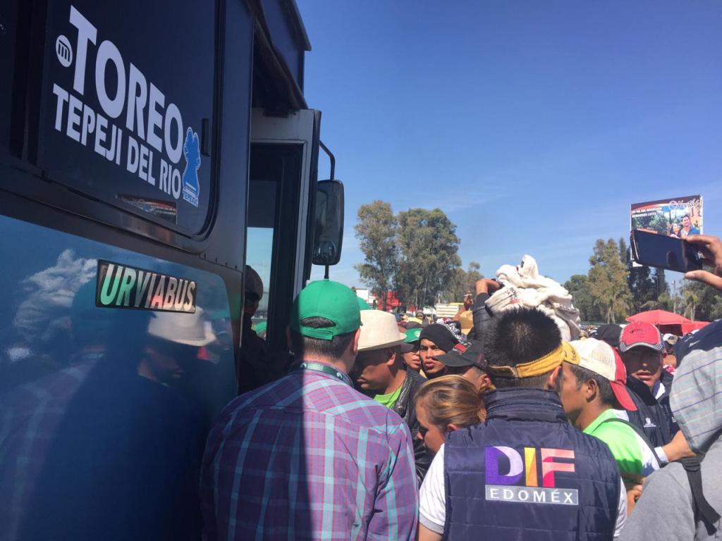 Los camiones trasladarán a los migrantes a Tepeji del Río. (Omar Brito)