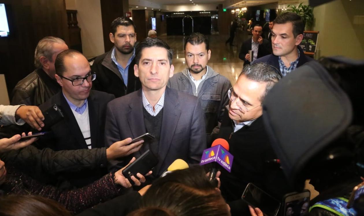 Felipe de Jesús estuvo acompañado de Eduardo Aguilar, abogado general del PAN a nivel nacional. (Foto: Raúl Palacios)