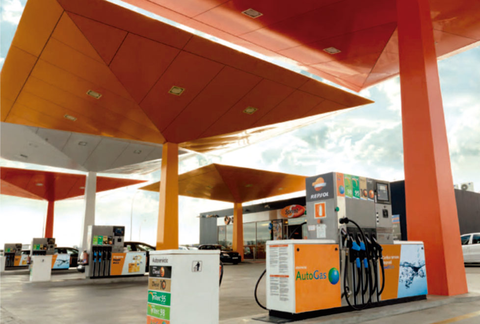 La nueva gasolinera de Repsol en Madrid es una estrategia para expandirse en los servicios de movilidad y en la producción de electricidad (Cortesía).