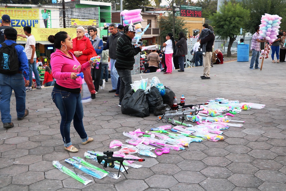 En el lugar se encuentran comerciantes, por lo que la policía acude a realizar inspecciones. (Gabriela Jiménez)