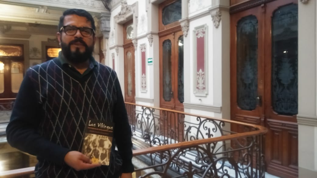 Gamiño Muñoz presentó en Puebla su libro sobre "Los vikingos" grupo porril de Guadalajara (Moisés Ramos)