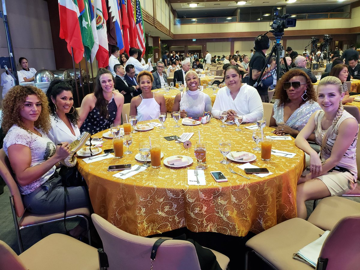 Boxeadoras en la tercera Convención Anual del CMB para mujeres (CMB)