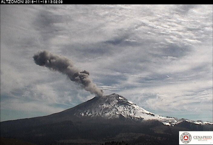 Erupción del volcán Popocatépetl vespertina