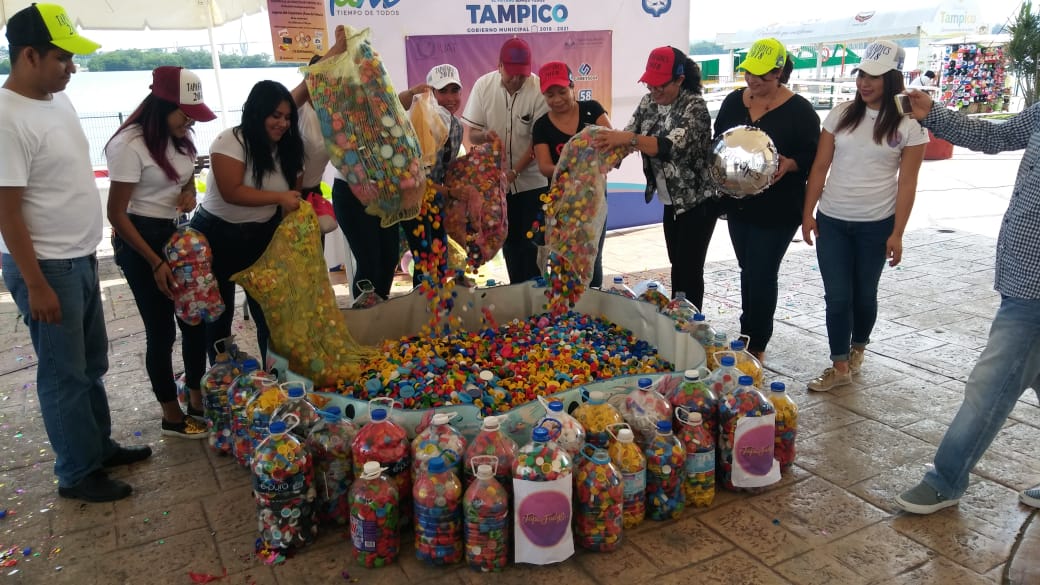 Recolectan taparroscas en favor de niños con cáncer (Pablo Reyes)