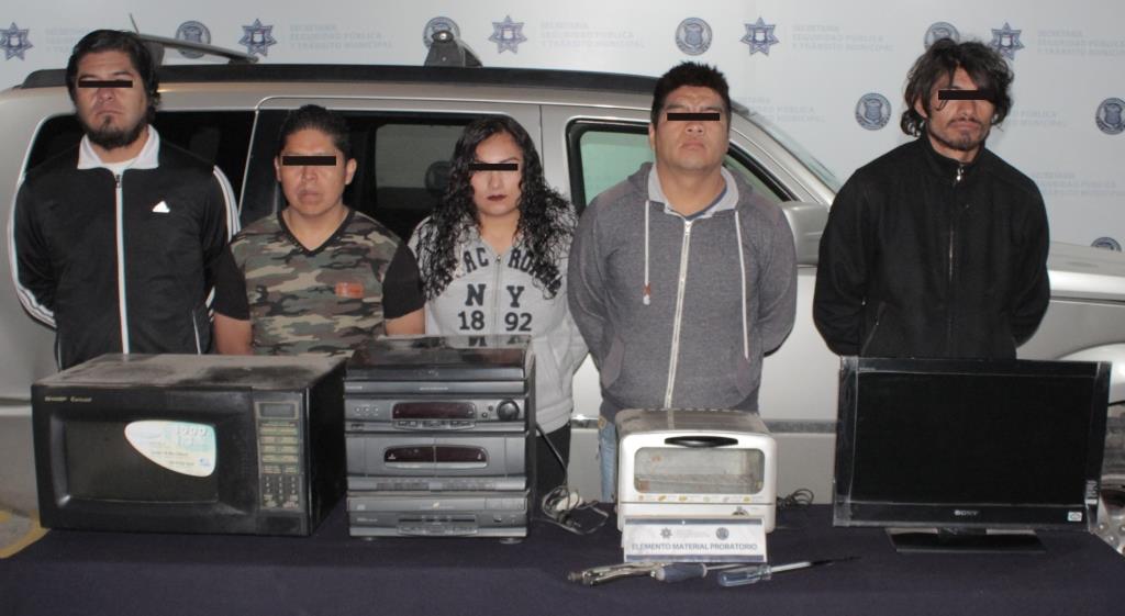 Sorprendieron en flagrancia delictiva a cinco personas sustrayendo diversos artículos de una vivienda (Especial)