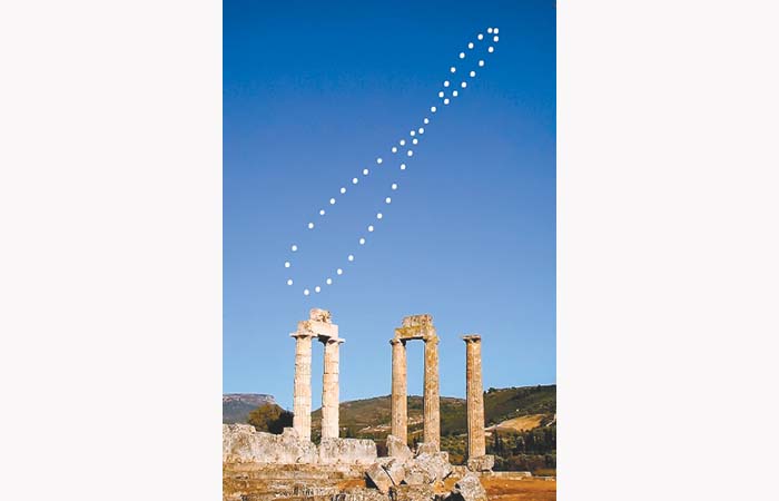 Aunque el término analema se refiere generalmente a la analema solar de la Tierra, también se puede aplicar a otros cuerpos celestes.