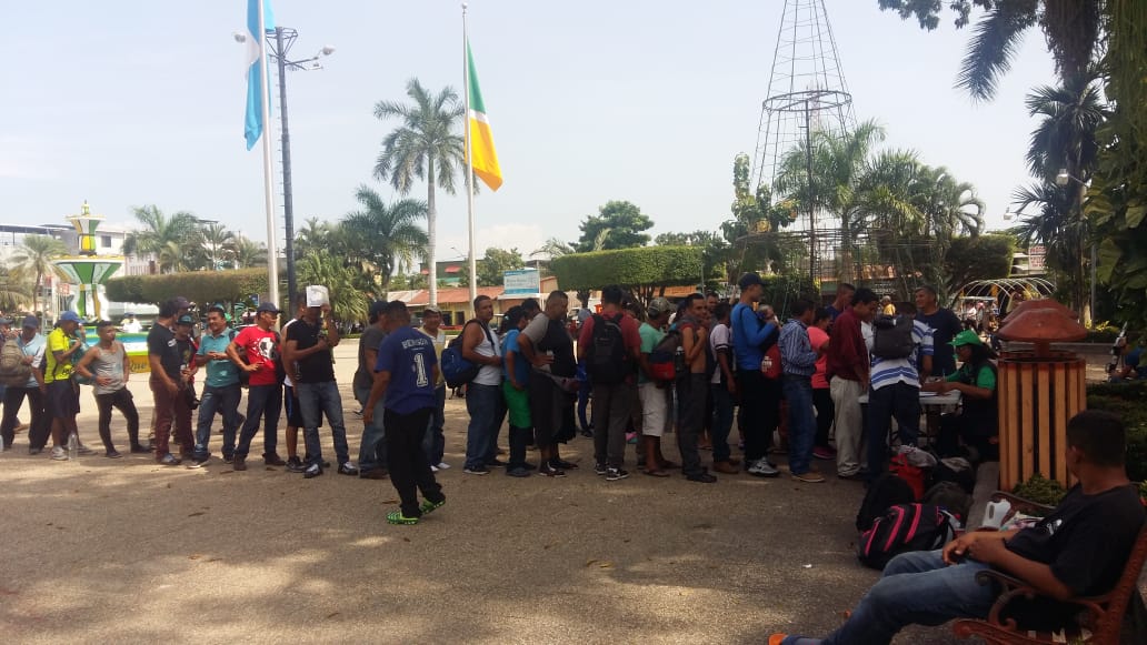 Autoridades de Guatemala les brindan atención médica y asesorías; planean ingresar a México. (Abraham Jiménez)