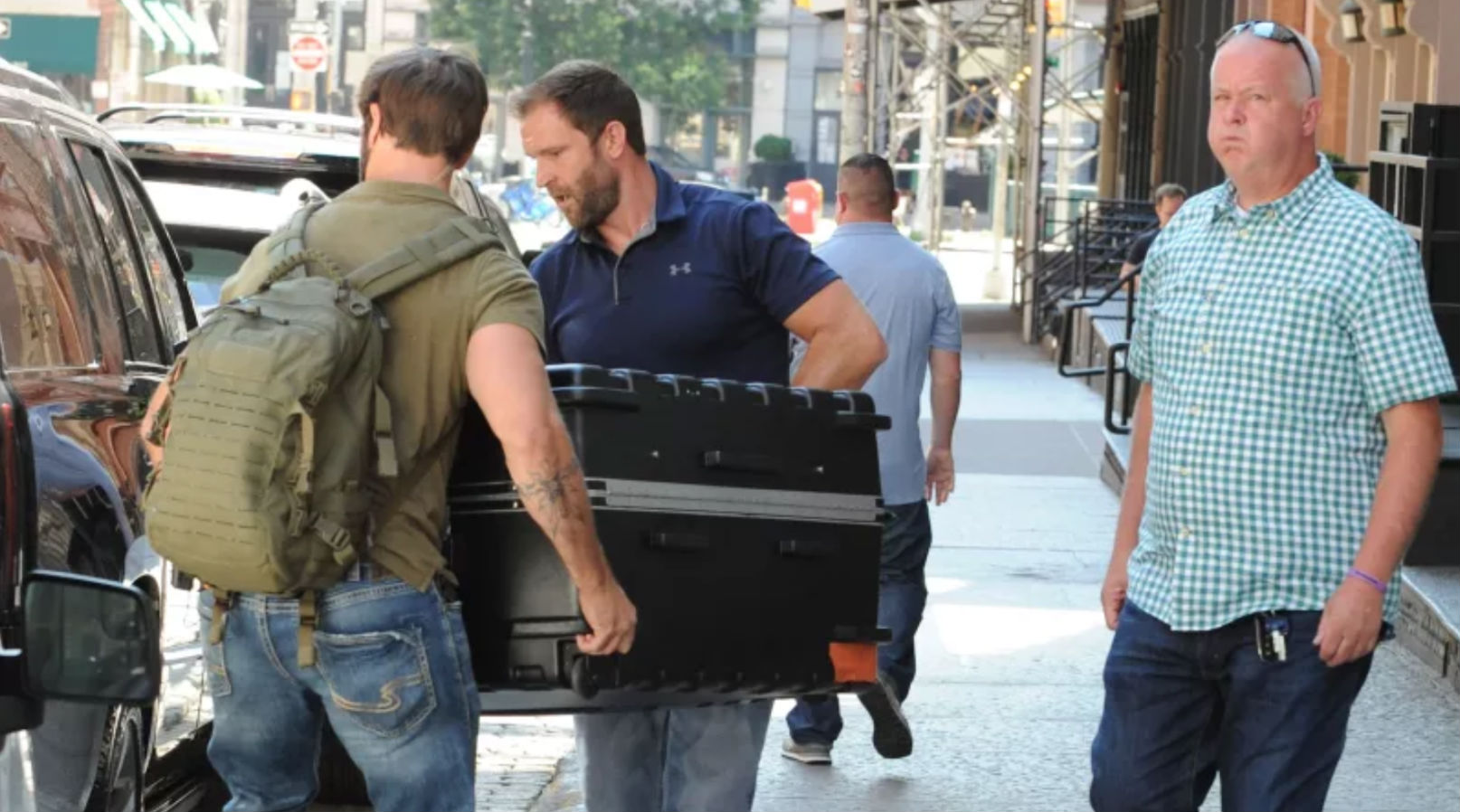 Taylor Swift se esconde en una maleta para evitar paparazzi: Zayn - Grupo  Milenio