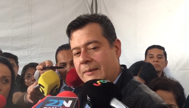José Ramón Amieva dijo que respetará la elección del logo. (Cinthya Sttetin)