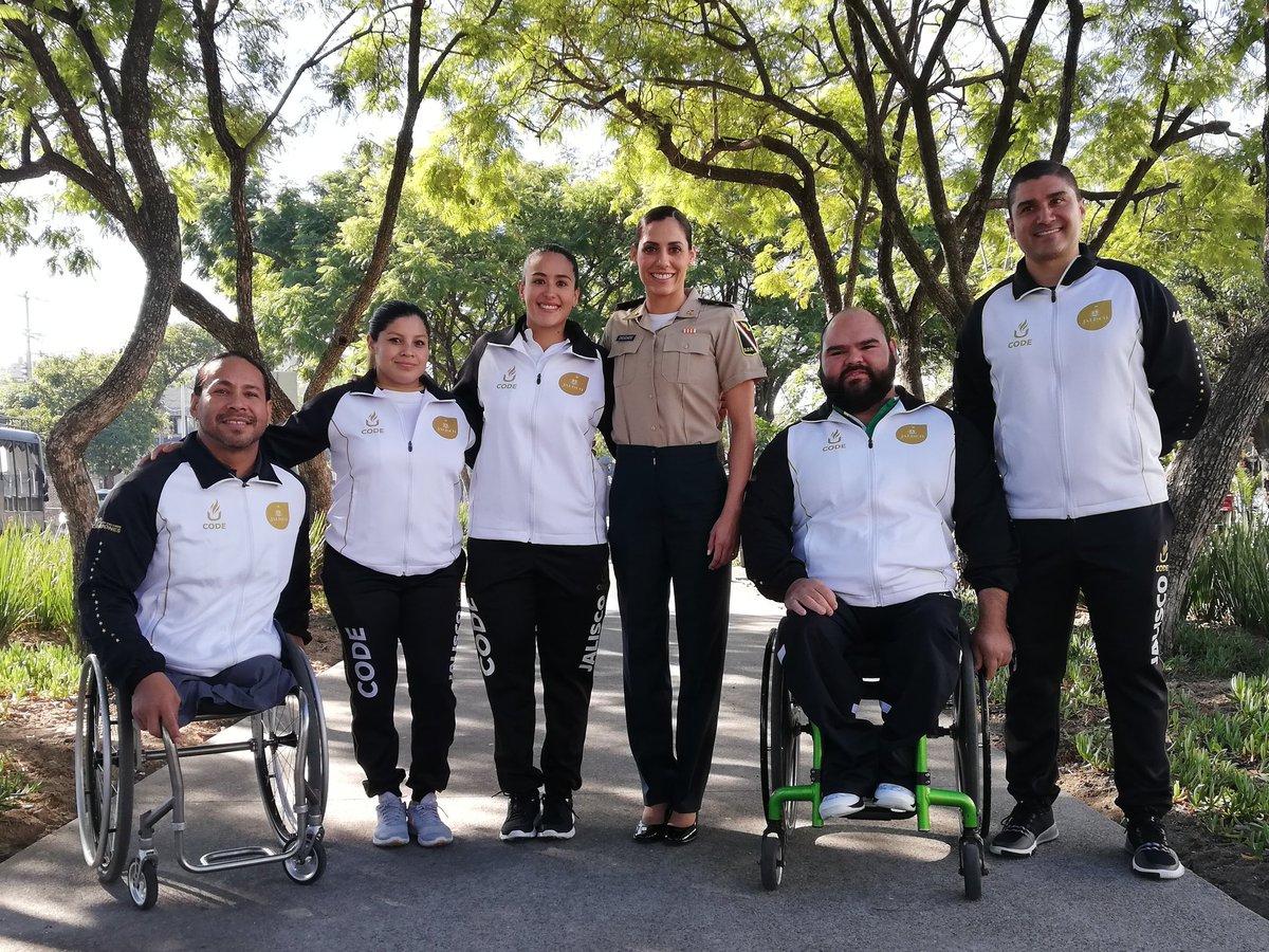 Los atletas fueron condecorados este lunes. (Cortesía)