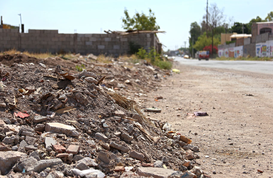 Las empresas están notificadas que están obligados a colocar el escombro en el Cañón del Indio. (Milenio Digital)