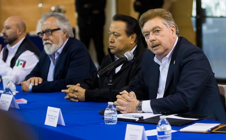 El gobernador se reunió con funcionarios para dar seguimiento a la atención de la caravana migrante. (Facebook)
