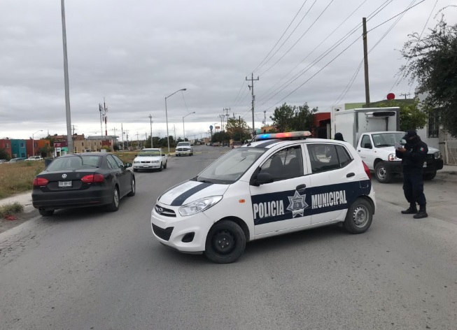 El hombre lesionado fue auxiliado y llevado a un hospital por sus familiares. (Foto: Especial)