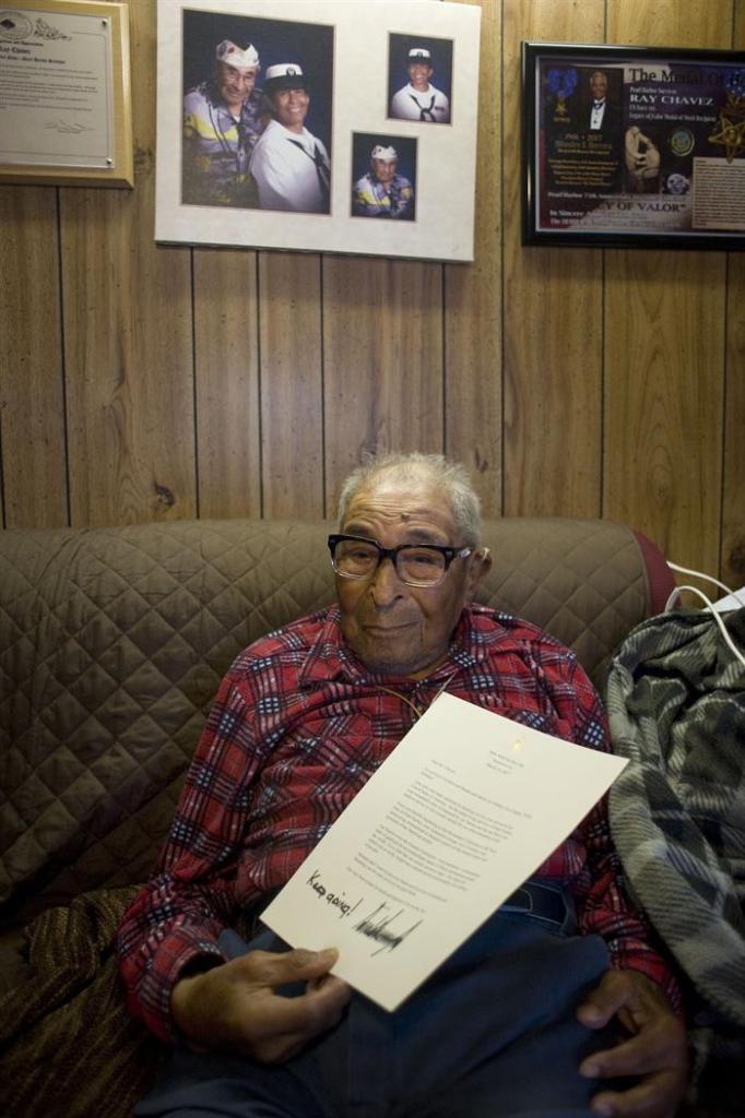 En su cumpleaños, 105 recibió felicitaciones firmadas de puño y letra tanto del propio Trump. EFE