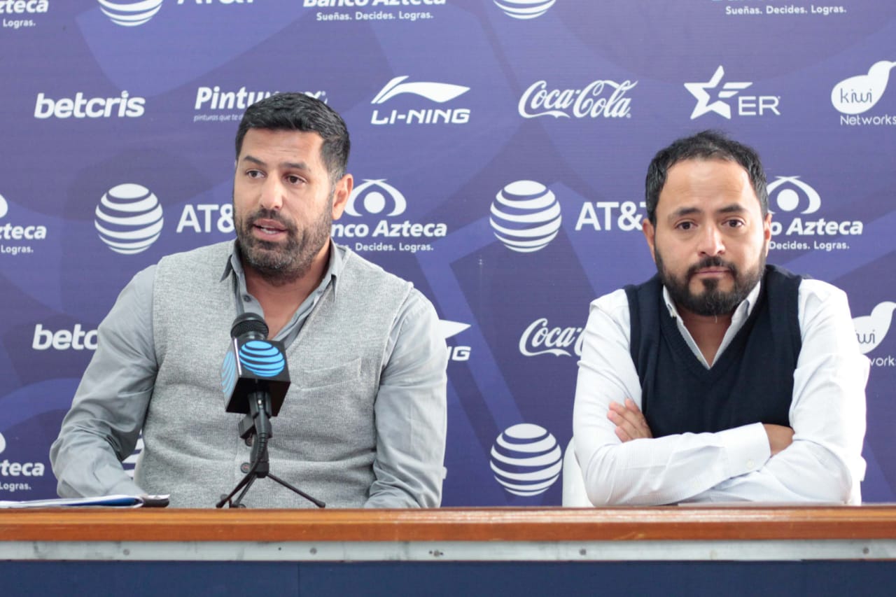 El director deportivo del Puebla, Ángel "El Rambo" Sosa, confirmó la conitnuidad de Enrique Meza (Miguel Romero)