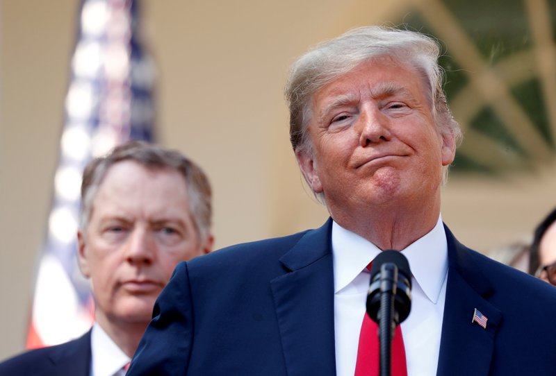 Donald Trump, hizo la advertencia en un tuit.