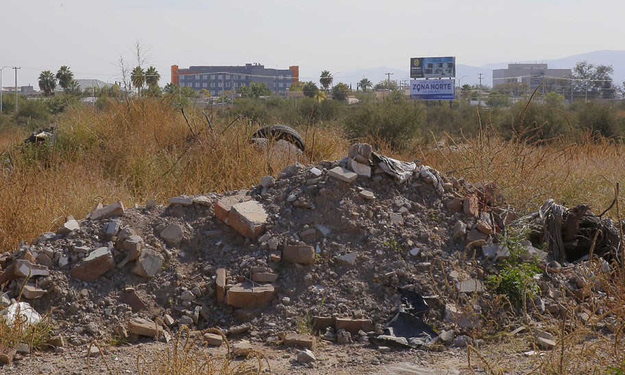 Se han registrado 111 sanciones a constructoras por tirar escombro. (Manuel Guadarrama)