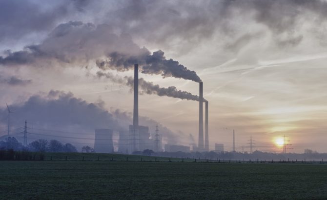 La concentración media global de dióxido de carbono alcanzó 405,5 partes por millón en 2017. (Shutterstock)
