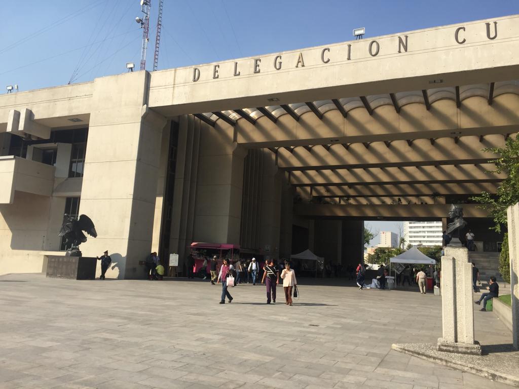 En la explanada de la alcaldía de Cuauhtémoc no se instalaron las casillas para la consulta sobre la Ley de Reconstrucción. (Cinthya Sttetin)