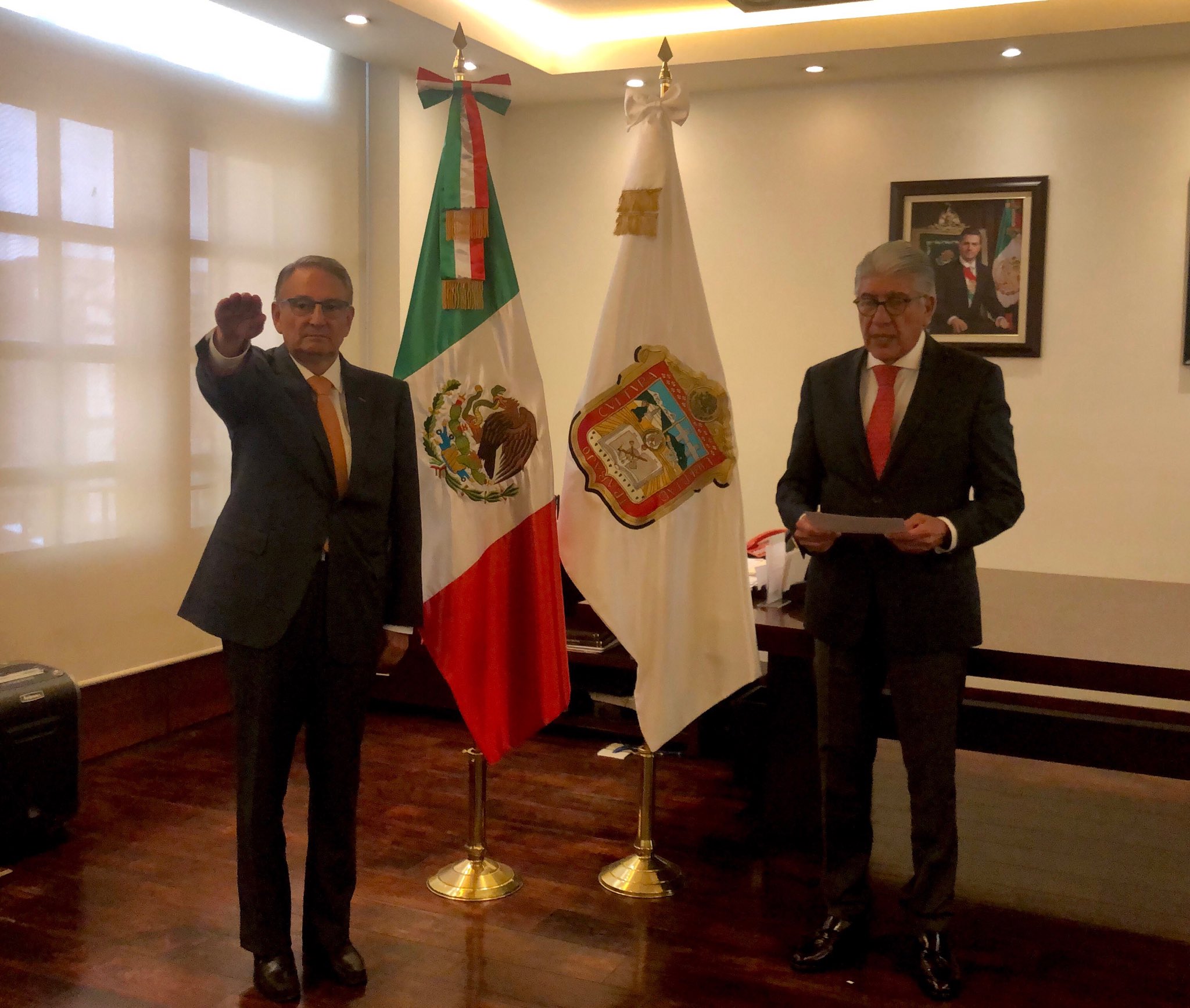 Luis Felipe Puente rinde protesta al cargo de coordinador de Protección Civil del Edomex. (Twitter | @LUISFELIPE_P)