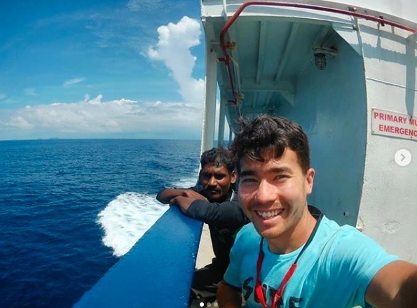 "Mi nombre es John. ¡Los quiero y Jesús los ama (...) Aquí tienen un poco de pescado!", dijo el misionero. (Tomada de Instagram).