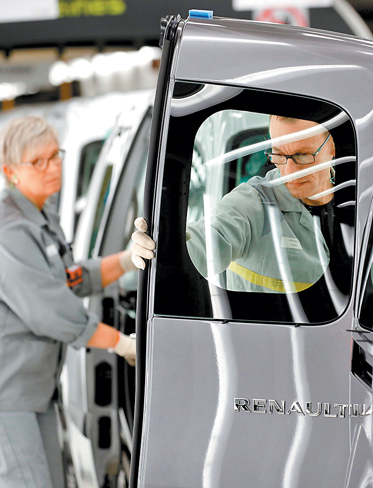 Renault genera 60% menos ingresos. (P. Wojazer Reuters)